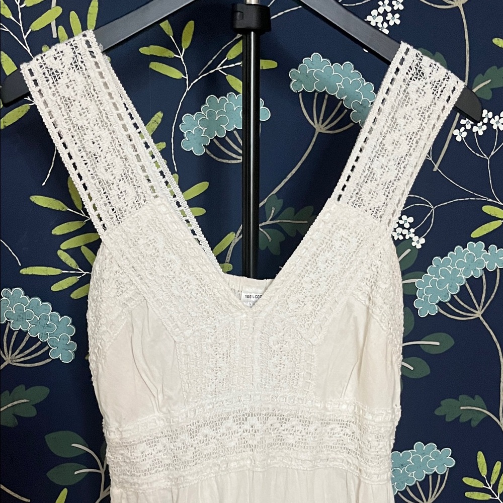 Elegant White Lace Dress Size M
